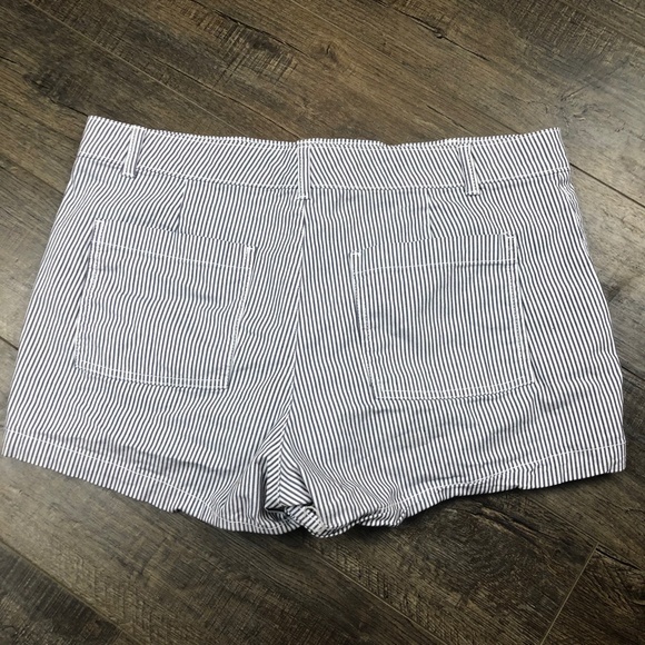 GAP Blue & White Striped Shorts w/ Pockets (size 14) - Picture 2 of 5